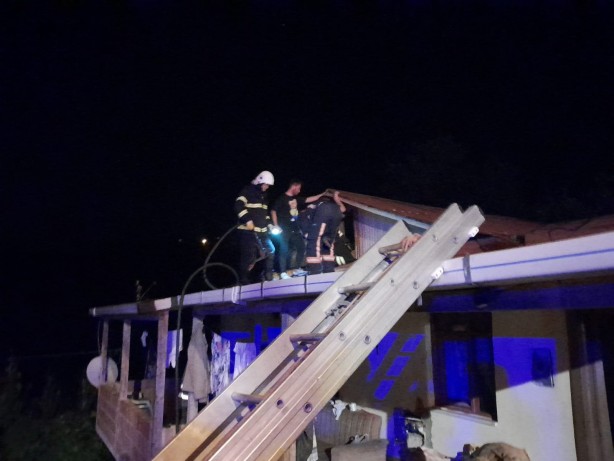 Foto - Buzdolabı bomba gibi patladı! Yangın çıktı