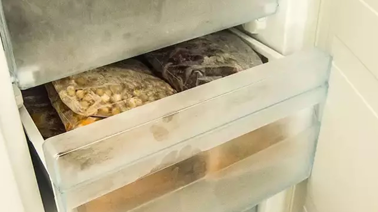 Foto - Buzdolabında kokudan eser bırakmıyor! Sadece 1 kaşığı bile yetiyor, buzdolabı kokusunu söküp atıyor!