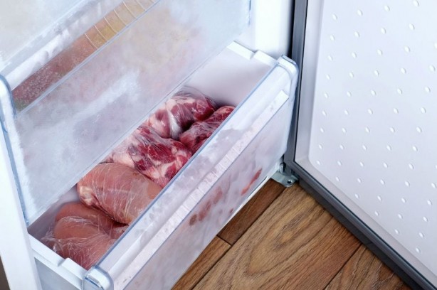 Buzdolabındaki kıymanız böyle görünüyorsa aman dikkat! Sakın tüketmeyin, zehirlenebilirsiniz! İşte bozulan kıymayı anlamanın yöntemi 