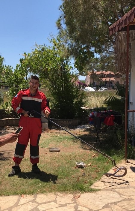 Foto - Buzdolabının altından 2 metrelik yılan çıktı