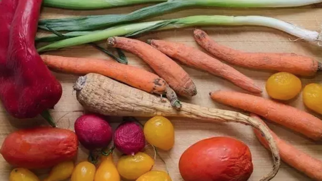 Foto - Buzdolabının sebzelik kısmına koymak yetiyor! Sebze meyvelerin çürümesini önlüyor, 1 hafta tazelik sağlıyor!