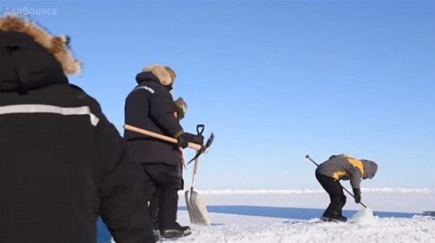 Foto - Buzların arasından çıktı