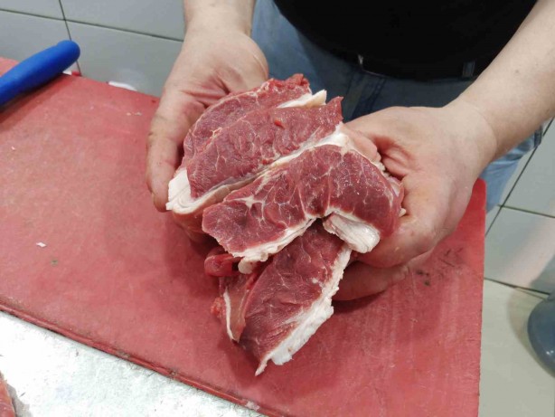 Buzluktan et çözdürüyorsanız aman dikkat! Uzman kasap herkesi uyardı