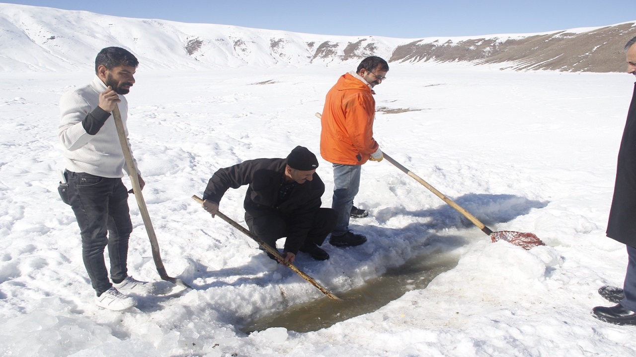 Foto - Buzun altından gelen lezzet! ‘Eskimo usulü’ balık avı