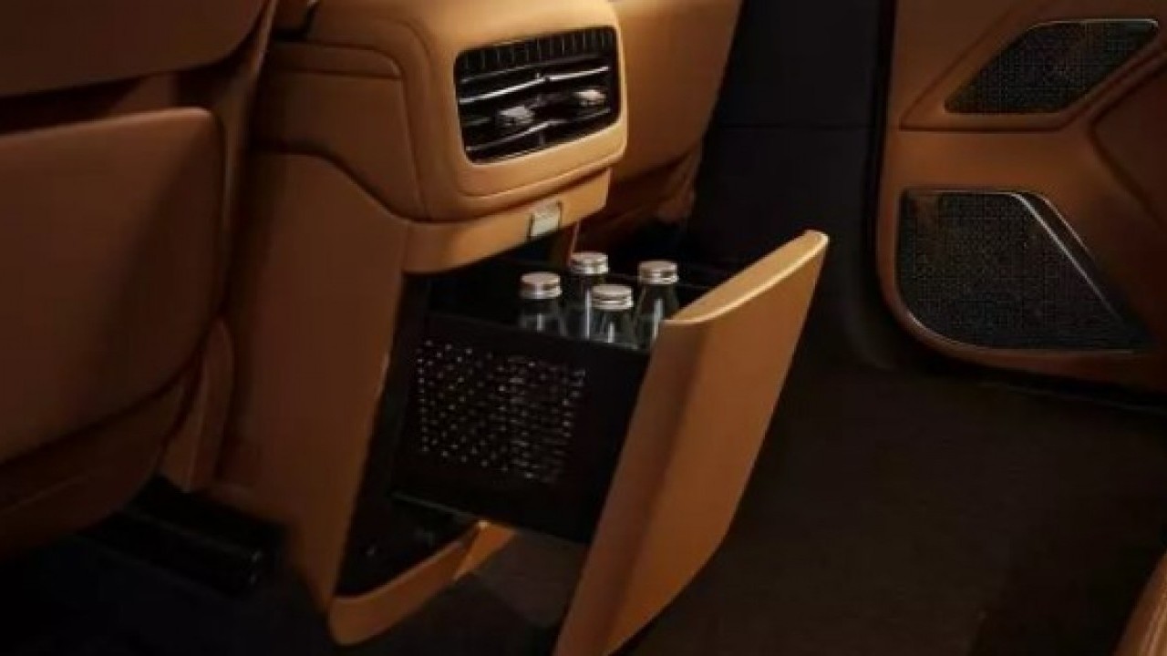 Foto - BYD en yeni modelini tanıttı! Amblem görenleri şaşkına çevirdi!