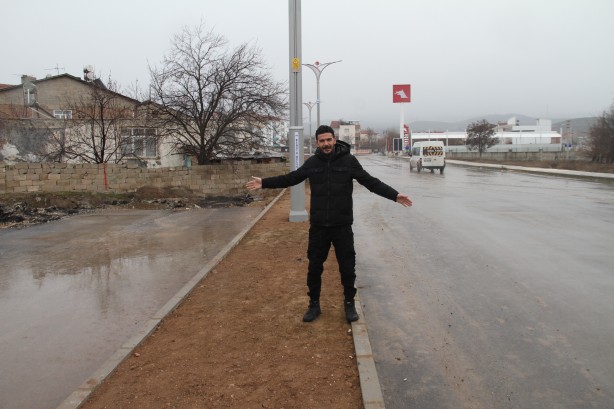 Foto - Caddenin tam göbeğinde kaldı! Bu kadarı ancak fıkralarda olur