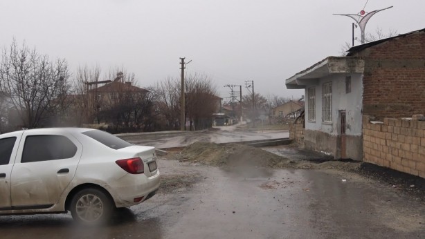 Foto - Caddenin tam göbeğinde kaldı! Bu kadarı ancak fıkralarda olur