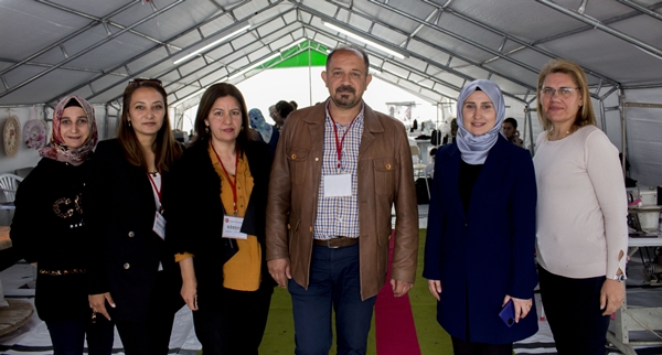 Foto - Çadır kentte yaşayan kadınlar depremzedeler için kolları sıvadı
