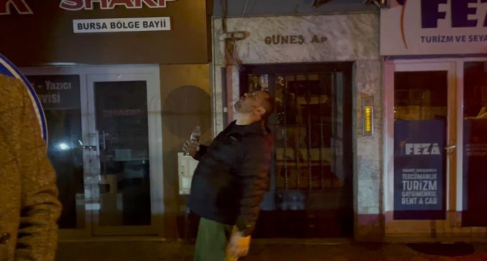 Foto - Çağdaşlıktan anladıkları bu! Ayyaşlar polisi çileden çıkarttı!