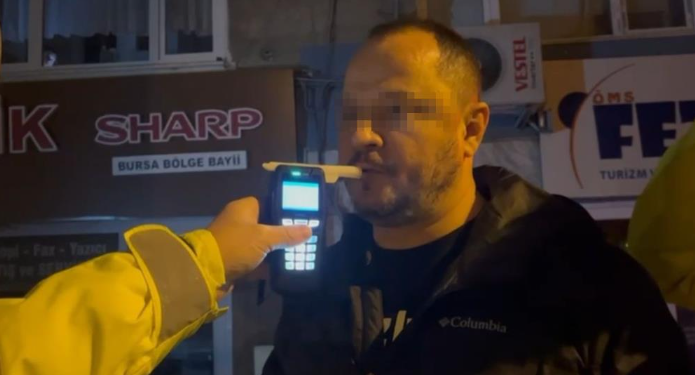 Foto - Çağdaşlıktan anladıkları bu! Ayyaşlar polisi çileden çıkarttı!