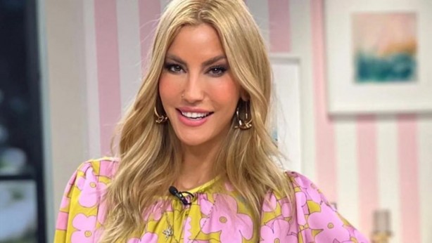 Foto - Çağla Şikel canlı yayında depreme yakalandı! Yaptığıyla herkesi şoke etti