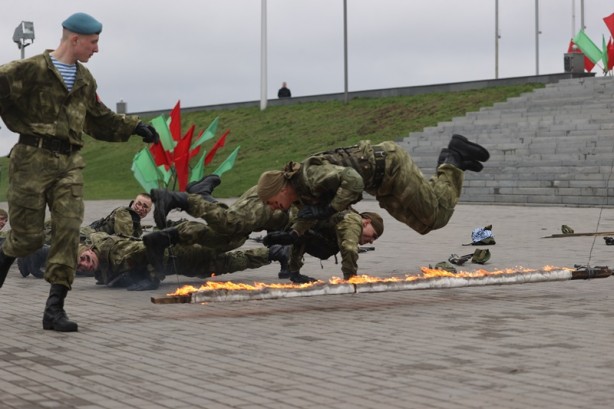 Foto - Çağrı yapıldı! Belarus'ta askeri birliklere sevkiyat