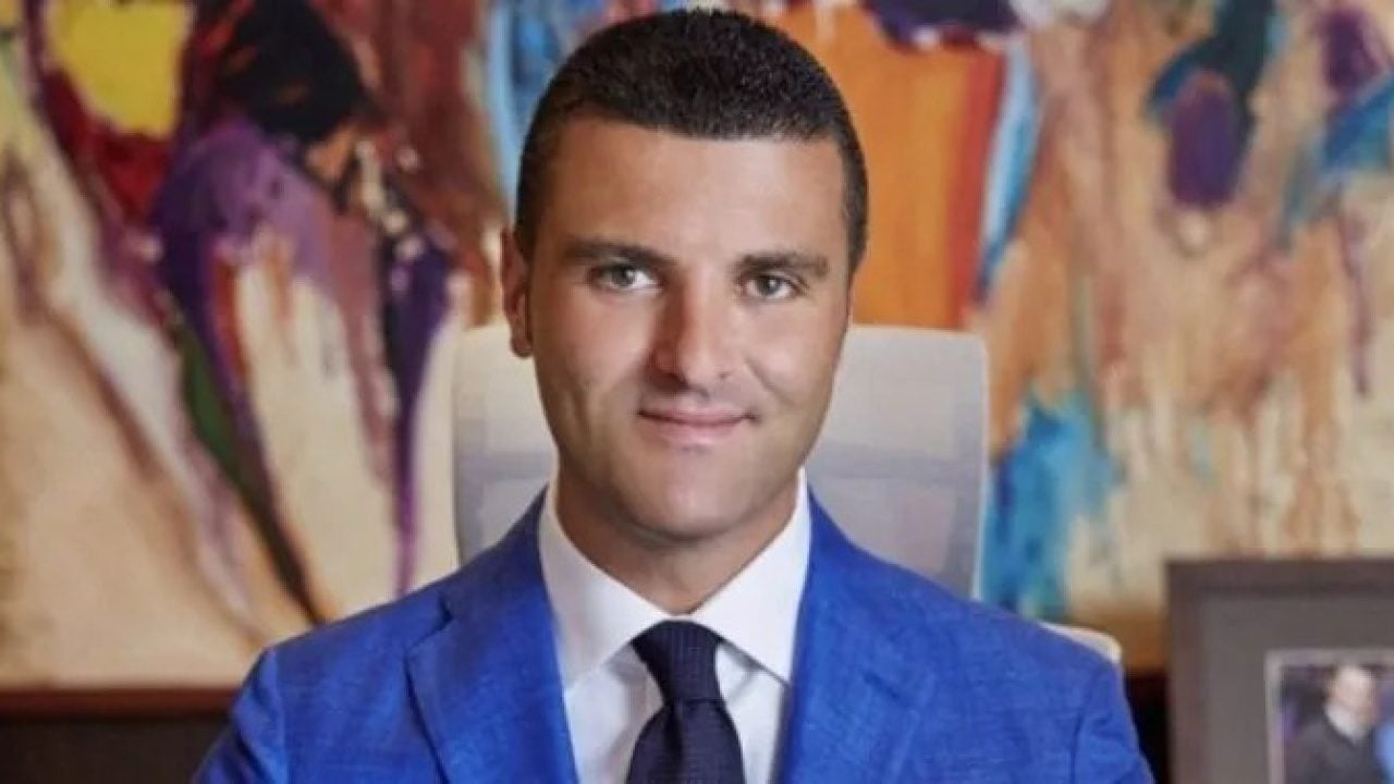 Foto - Çakarlı araçla talimat yağdırmış: Emir Sarıgül polisliğe özenmiş
