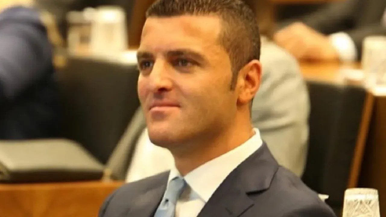 Foto - Çakarlı araçla talimat yağdırmış: Emir Sarıgül polisliğe özenmiş