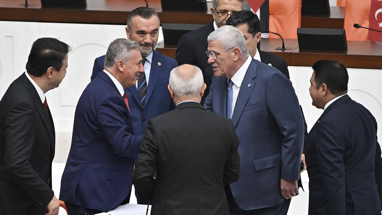 Foto - Çakma milliyetçi Müsavat’tan ucuz şov