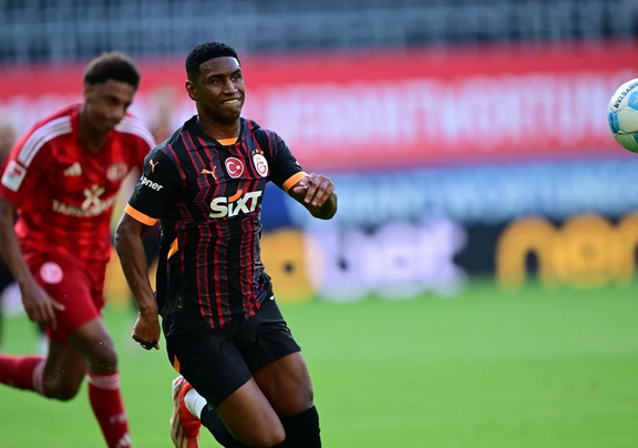 Foto - Çakma Ronaldinho geldiği gibi gitti! Büyük balon fena 'tısssss'ladı...