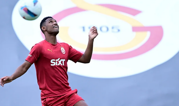 Çakma Ronaldinho geldiği gibi gitti! Büyük balon fena 'tısssss'ladı...