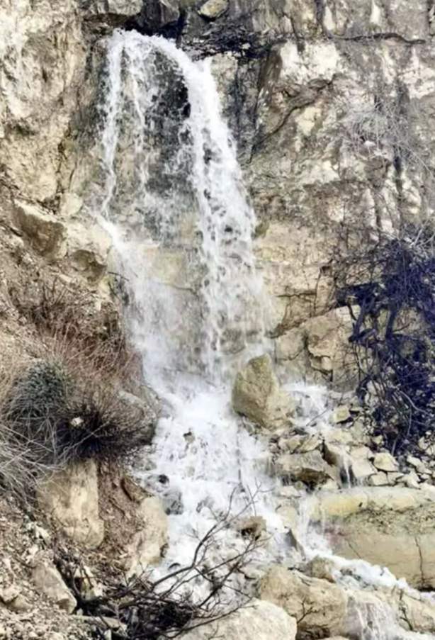 Foto - Çakmağı çakar çakmaz alev aldı! Yanan su görenleri şaşırtıyor...