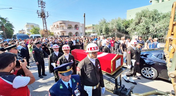 Foto - Çakmak, ulvî makâmına uğurlandı: Devlet ve millet şehidimizin cenazesinde saf tuttu