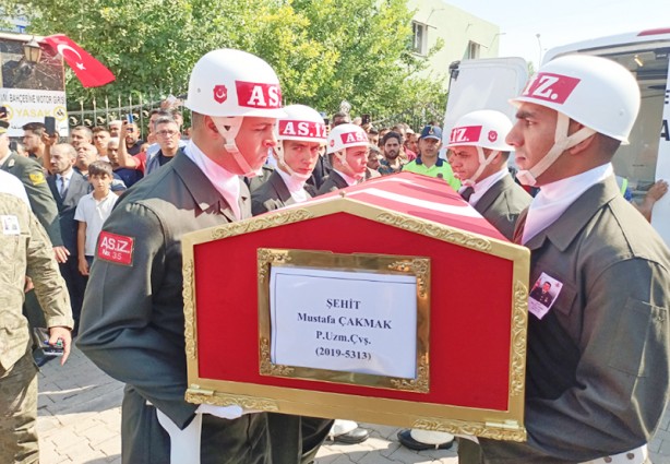 Foto - Çakmak, ulvî makâmına uğurlandı: Devlet ve millet şehidimizin cenazesinde saf tuttu