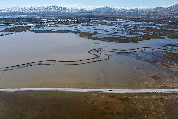 Foto - Çaldıran Ovası'nda araziler su altında kaldı