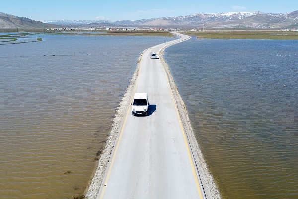 Foto - Çaldıran Ovası'nda araziler su altında kaldı