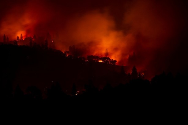 Foto - California tarihinin en büyük yangını kontrol altına alındı