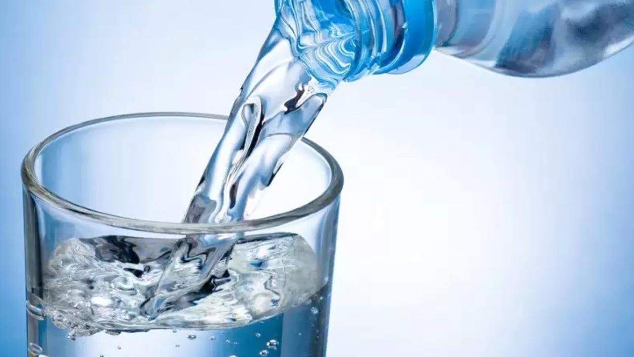 Cam şişe kullanın çağrısı yapıldı: Pet şişeden su içerken iki kez düşünün! Uzmanlardan uyarı