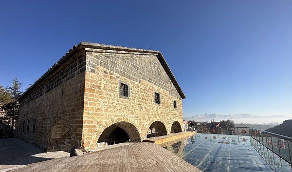 Cam terasa turist akını