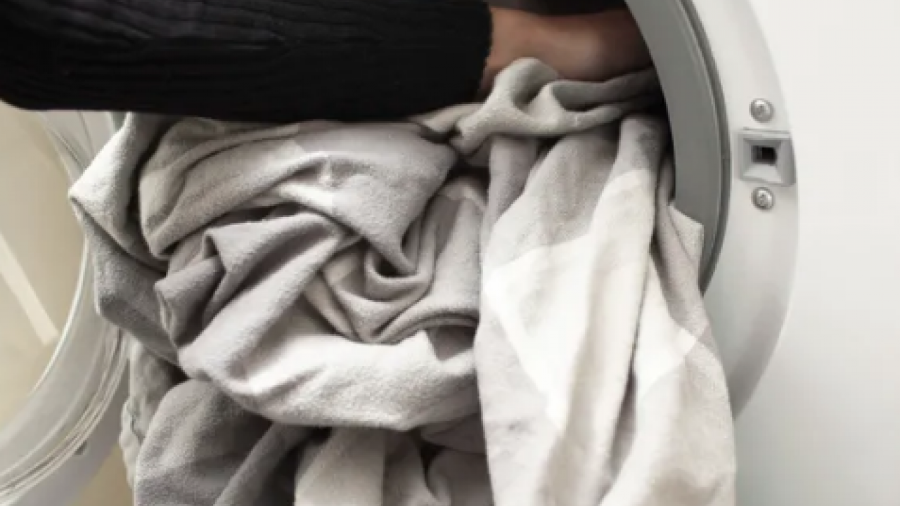 Çamaşır makinası kapağı ile ilgili şaşırtan ayrıntı... Meğer öyle bir zararı varmış ki...