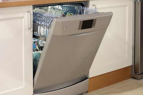 Çamaşır makinelerinde cam varken bulaşık makineleri neden camsız?