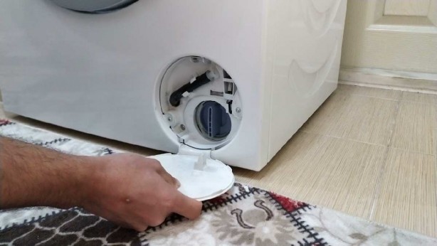 Foto - Çamaşır makinelerindeki gizemli kapak ne işe yarıyor? Her makinede bulunuyor ama kimse bilmiyor! O kapağın işlevi meğer bakın neymiş