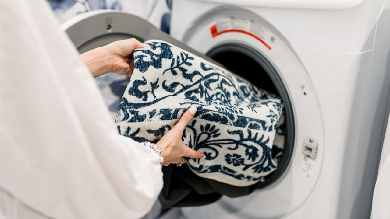 Çamaşır makinesinde büyük hata! Bu eşyaları yıkamak cebinizi yakıyor