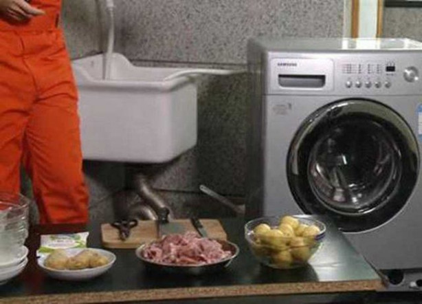 Foto - Çamaşır makinesinde yemek yaptı!