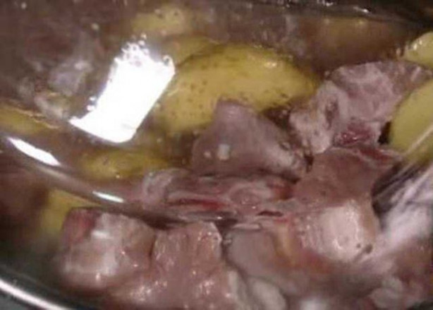 Foto - Çamaşır makinesinde yemek yaptı!