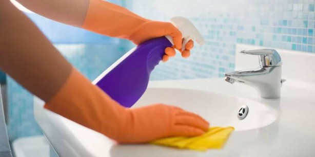 Foto - Çamaşır suyu tarih oluyor! Banyo ve tuvalet temizlemek hiç bu kadar kolay olmadı! Bunu yaparsanız, her yer bembeyaz olacak