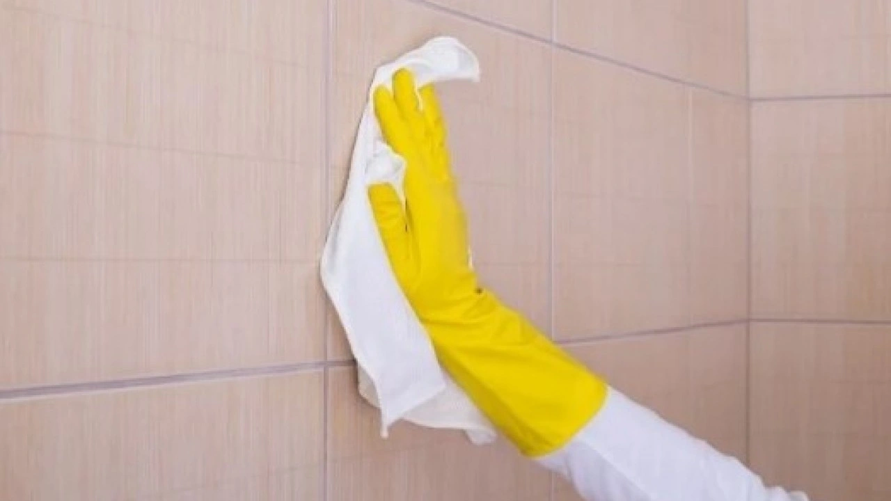 Foto - Temizleyicilere para vermeyin: Fayansları tek seferde parlatıyor!