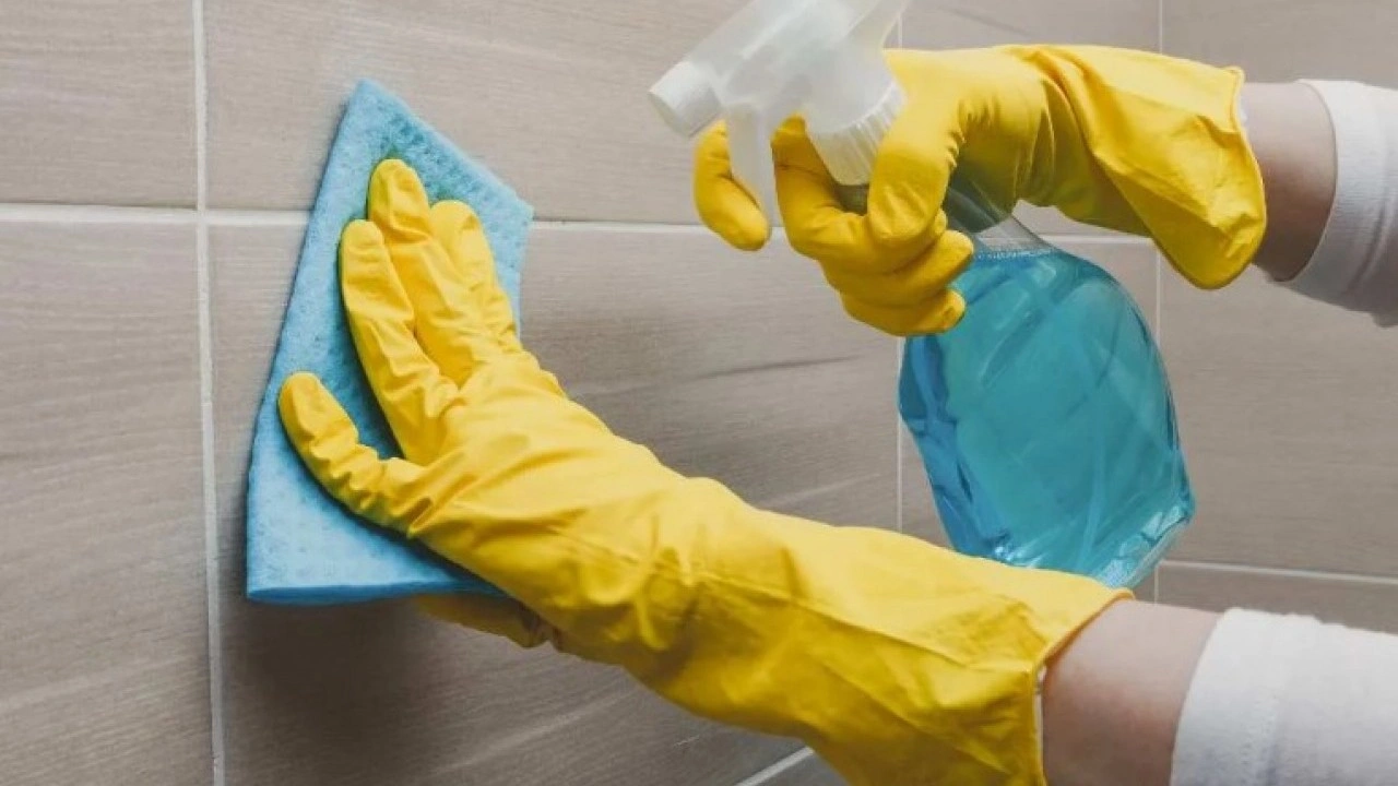 Foto - Temizleyicilere para vermeyin: Fayansları tek seferde parlatıyor!