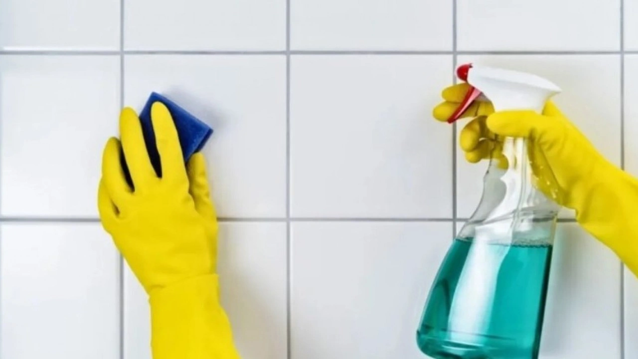 Foto - Temizleyicilere para vermeyin: Fayansları tek seferde parlatıyor!