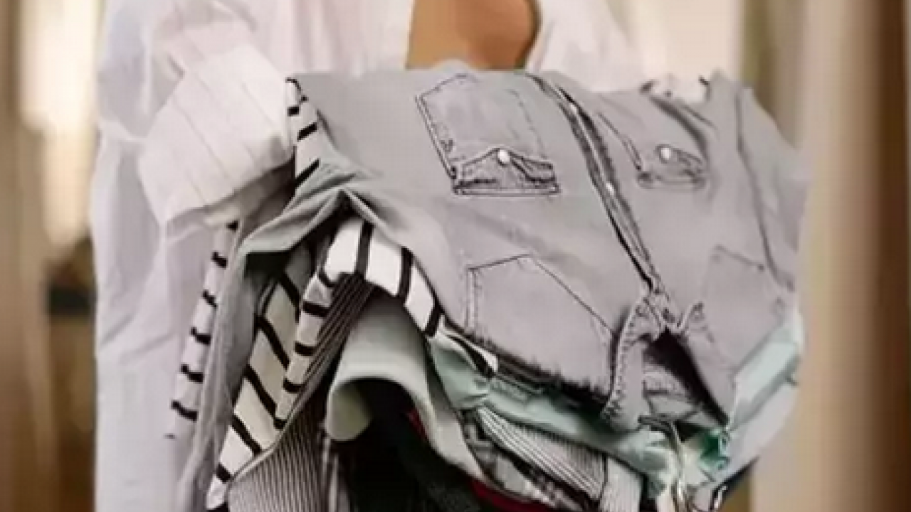 Foto - Çamaşırlarınız günlerce mis gibi kokacak! 1 damlası yeterli: Dolabın içerisinde koyuluyor, kokuyu alan hemen koklayacak