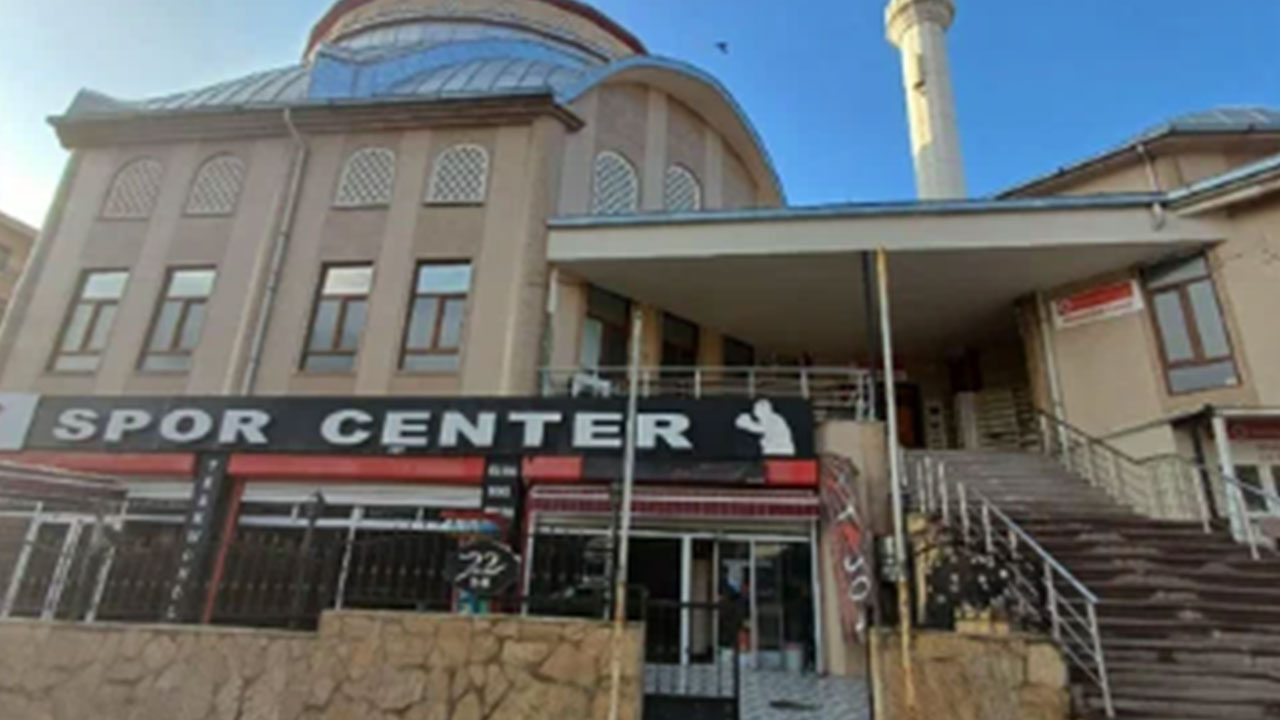 Foto - Cami dükkanında rezillik!