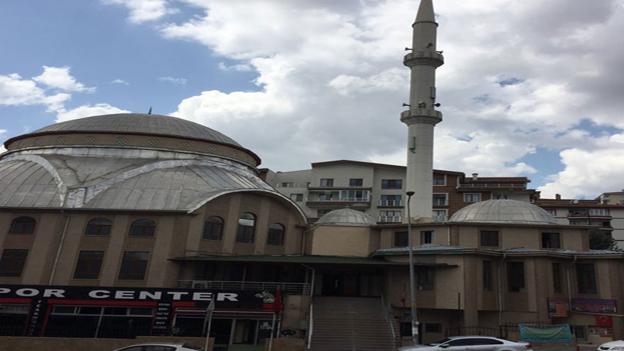 Foto - Cami dükkanında rezillik!