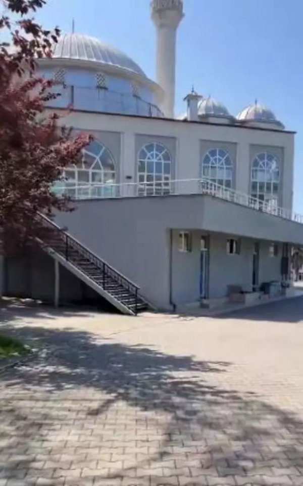 Foto - Cami hoparlöründen gelen sesleri duyanlar şaşkına döndü! İmamın, içeri girdiğinde gördüğü şey "yok artık" dedirtti
