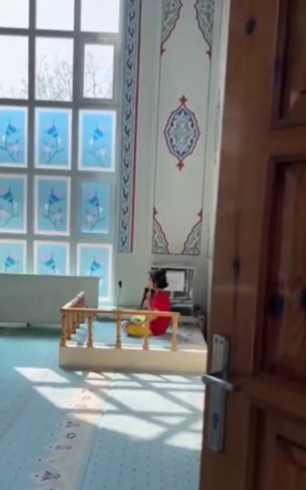Foto - Cami hoparlöründen gelen sesleri duyanlar şaşkına döndü! İmamın, içeri girdiğinde gördüğü şey "yok artık" dedirtti