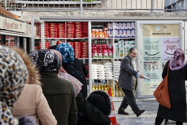 Foto - Cami imamından takdir toplayan davranış!
