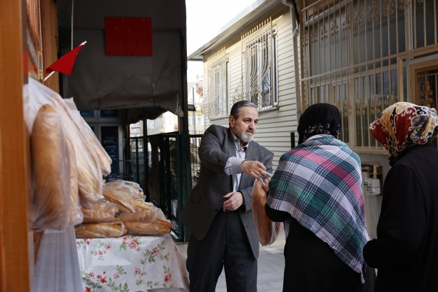 Foto - Cami imamından takdir toplayan davranış!