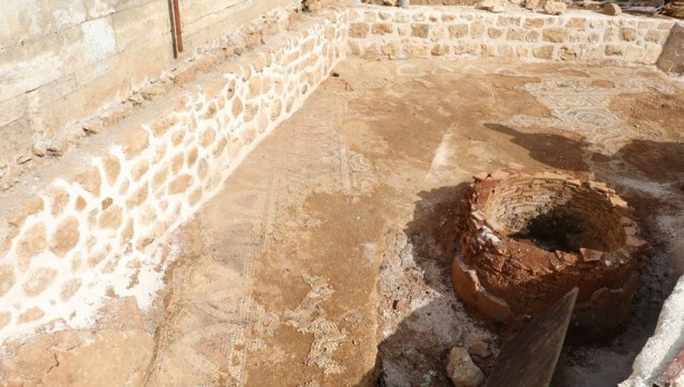 Foto - Cami restorasyonunda şaşırtan gelişme: Sıvanın altından altın çıktı!