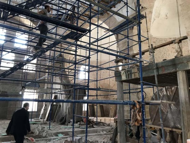 Foto - Cami restorasyonunda şaşırtan gelişme: Sıvanın altından altın çıktı!