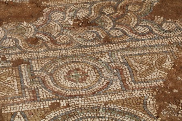 Foto - Cami restorasyonunda şaşırtan gelişme: Sıvanın altından altın çıktı!