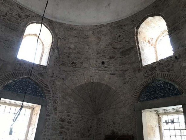 Foto - Cami restorasyonunda şaşırtan gelişme: Sıvanın altından altın çıktı!